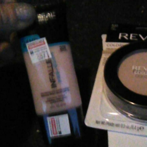 Revlon Color Stay Powder - Picture 3 of 3